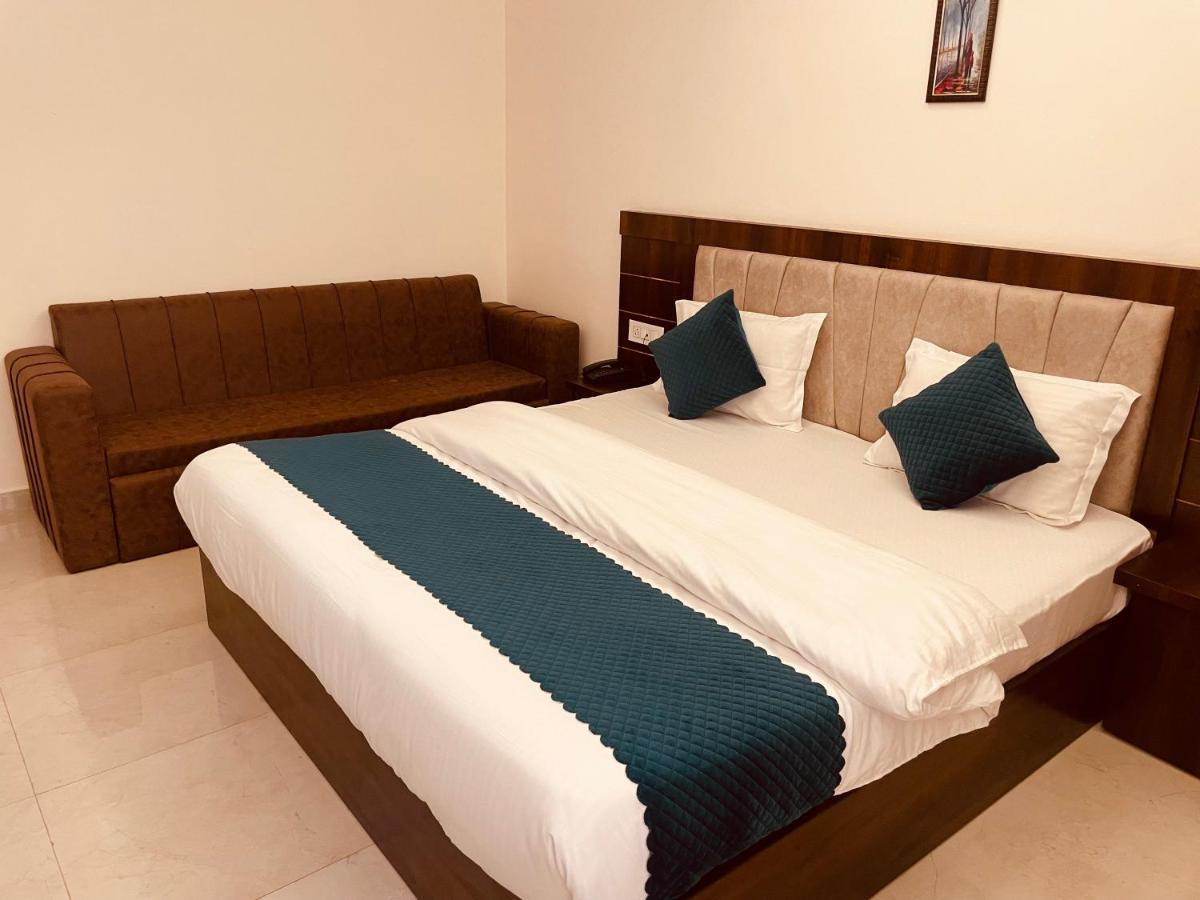 Divine Ganga - Luxury Comfort ! Travellers Delight ! Budget Friendly ! Prime Location ! Guest Favourite Haridwar Bagian luar foto