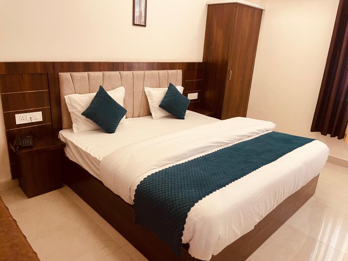 Divine Ganga - Luxury Comfort ! Travellers Delight ! Budget Friendly ! Prime Location ! Guest Favourite Haridwar Bagian luar foto