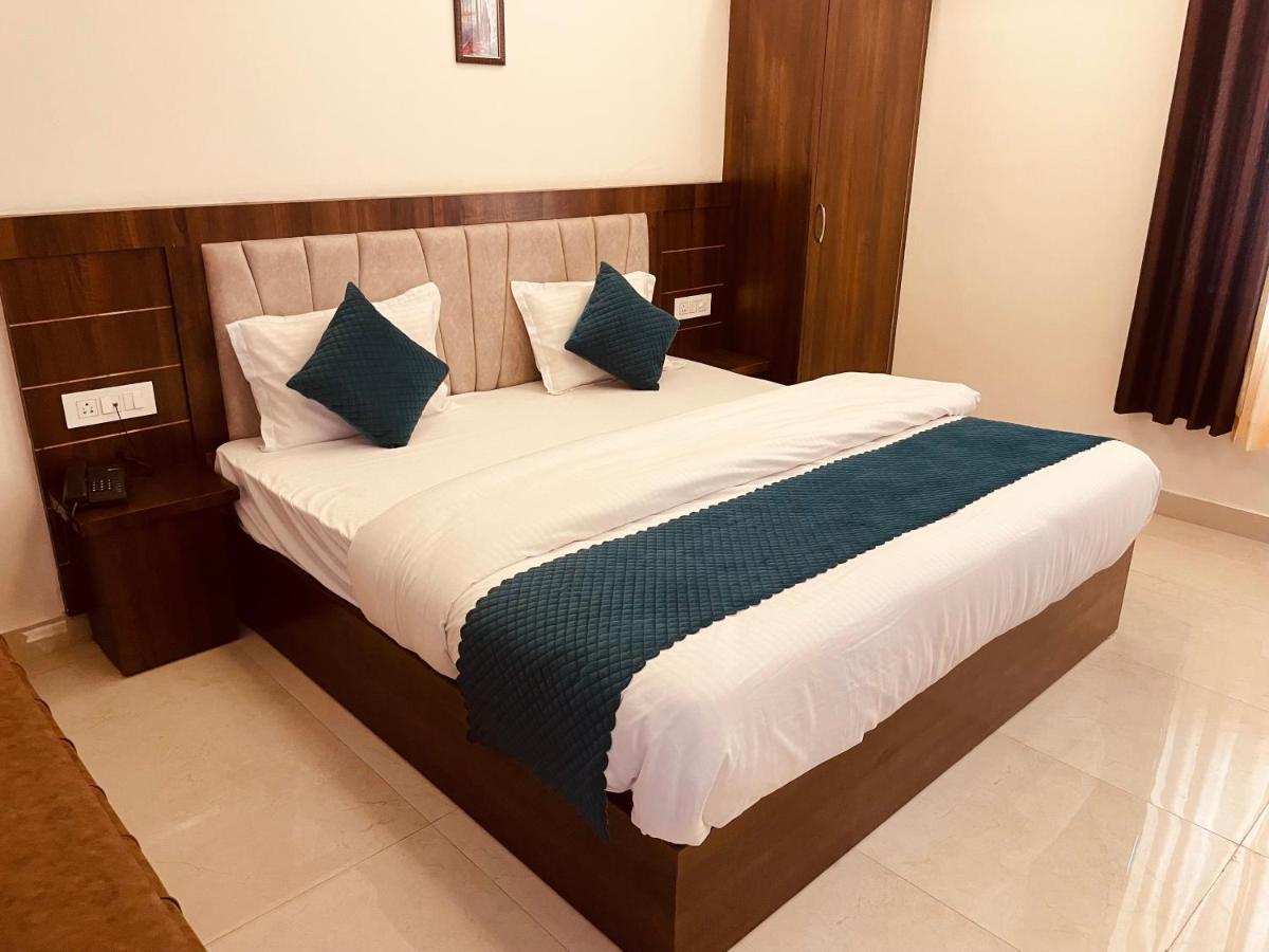 Divine Ganga - Luxury Comfort ! Travellers Delight ! Budget Friendly ! Prime Location ! Guest Favourite Haridwar Bagian luar foto